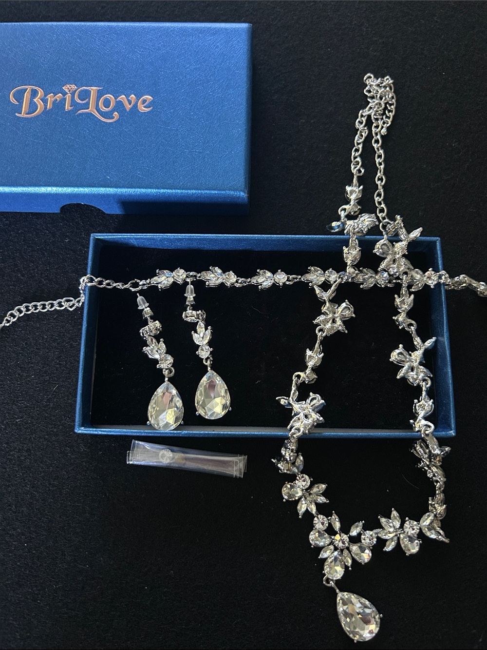 Silver tone Crystal Teardrop Necklace, Bracelet & Earrings Set - gorgeous!